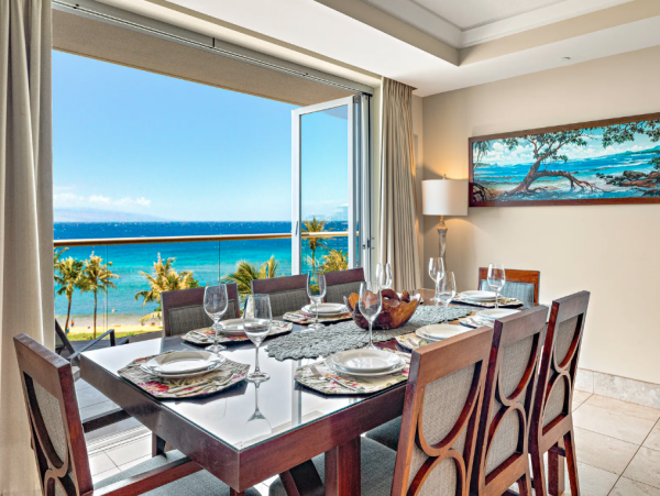 Gorgeous 6-Bedroom Retreat in Maui with Amazing Views